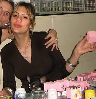 Date this hard body Brazil girl Taci from CURITIBA B2279