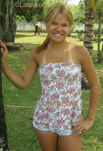 Date this attractive Brazil girl Patricia from RIO DE JANEIRO B2301