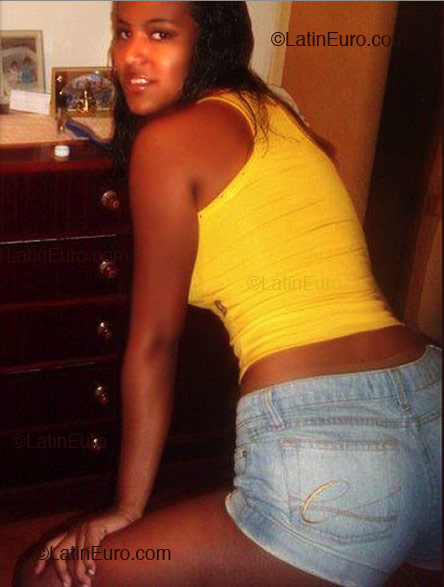 Date this exotic Brazil girl Alline from RIO DE JANEIRO B2347