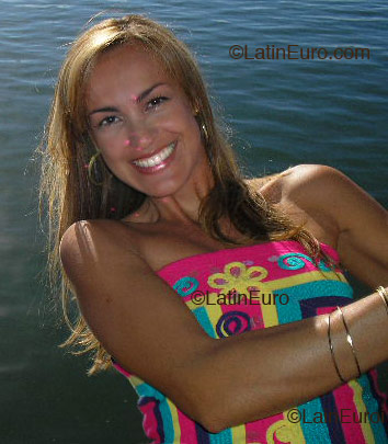 Date this athletic Brazil girl Ana from  B2382