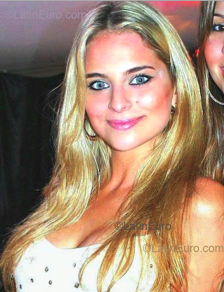 Date this funny Brazil girl Kethy from Curitiba B2387
