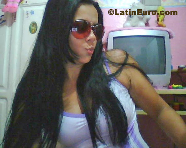 Date this fun Brazil girl Andreza from Manaus B238