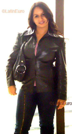 Date this sultry Brazil girl Viviane from Goiania B2432