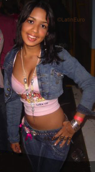 Date this pretty Brazil girl Kelly from Salvador  B2474