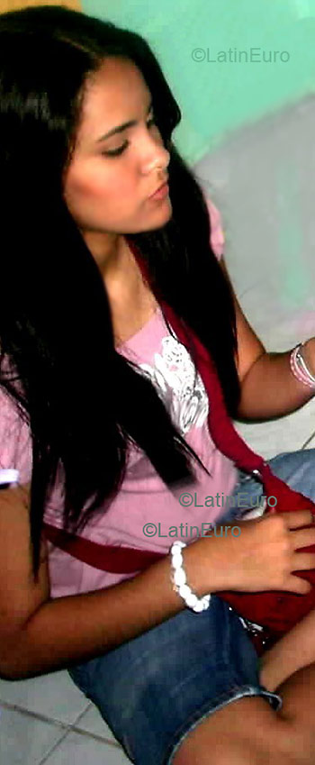 Date this nice looking Brazil girl Dannielly from  B2478