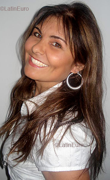 Date this fun Brazil girl Maria from Curitiba B2496