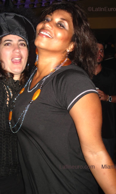 Date this georgeous Brazil girl Adriana from Macae B2523