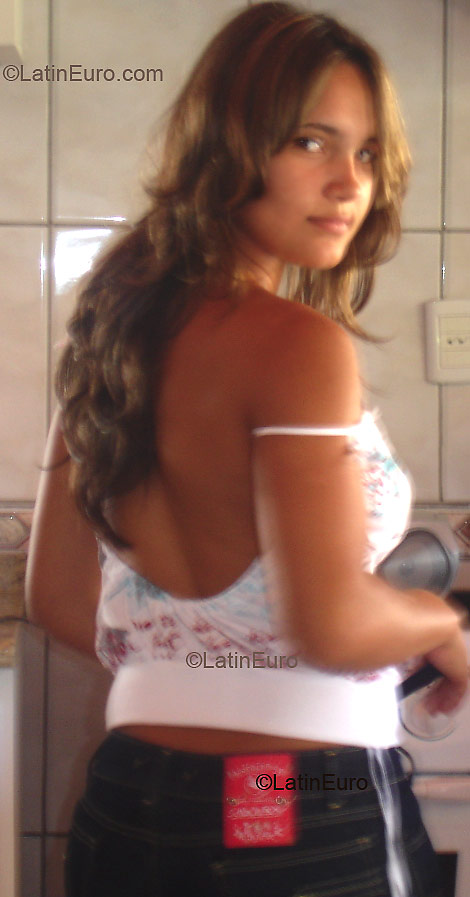 Date this lovely Brazil girl Bruna from GOIANIA B2565