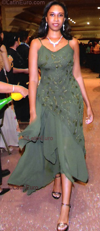 Date this athletic Brazil girl Cynara from BELEM B2569