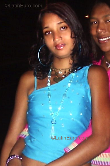 Date this attractive Brazil girl Yasmin from BRASILIA B2586