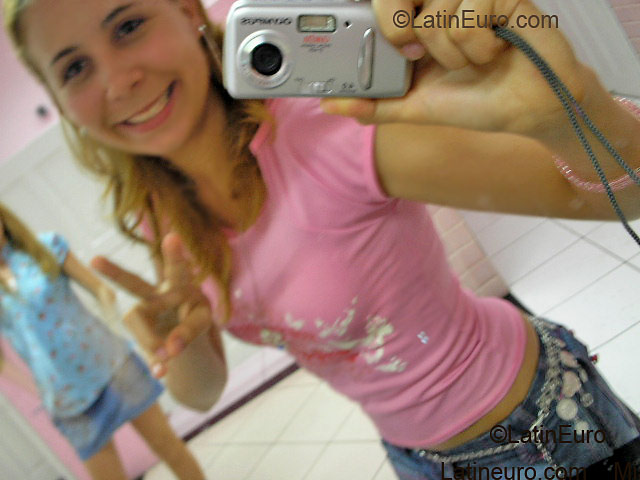 Date this sensual Brazil girl Lidinay from MANAUS B2605