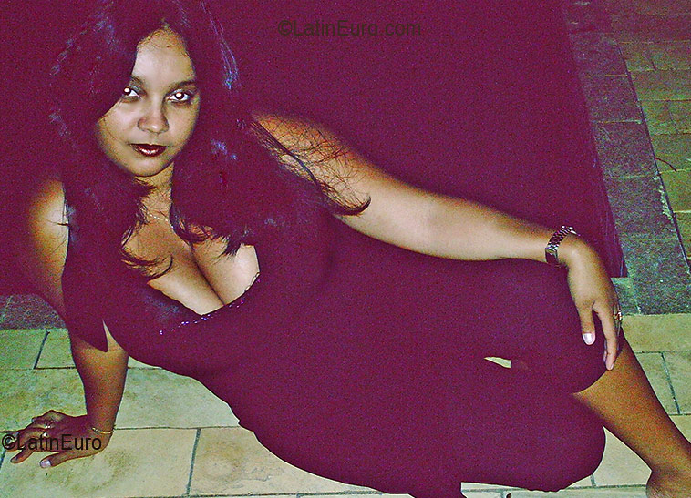 Date this cute Brazil girl Vania from GOVERNADOR VALADARES B2696