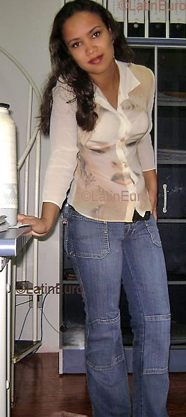 Date this delightful Brazil girl Francilene from CACADOR B2722