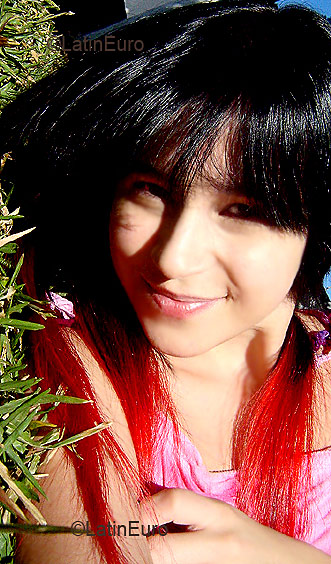 Date this stunning Brazil girl Flavia from CURITIBA B2787