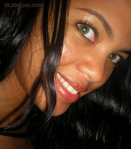Date this voluptuous Brazil girl Suzana from SALVADOR B2841