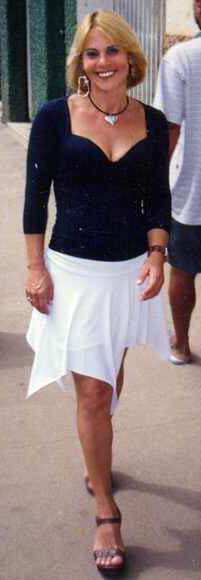 Date this sultry Brazil girl Aparecida from CARATINGA B2908