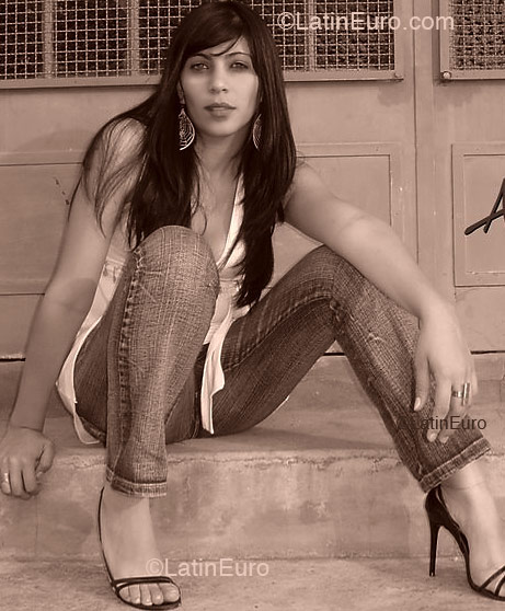 Date this nice looking Brazil girl Ana from SAO JOSE DOS CAMPOS B2909