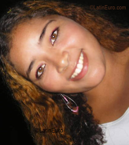 Date this charming Brazil girl Elane from TERESINA B2987