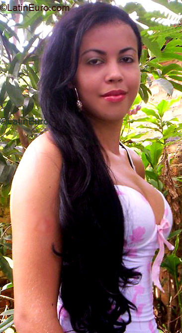 Date this attractive Brazil girl Wecila from MARABA B3036