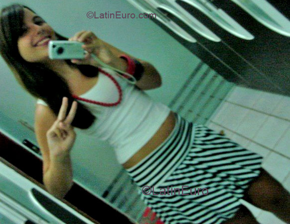 Date this sensual Brazil girl Kelcy from  B3055