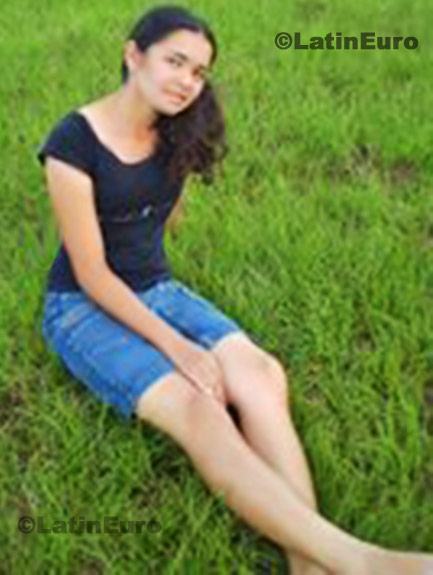 Date this georgeous Brazil girl Josiane from Campo Verde B306