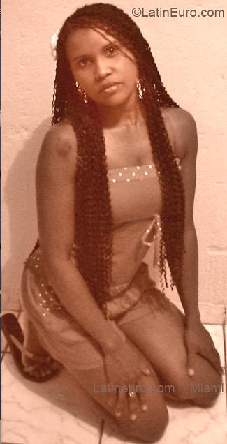 Date this voluptuous Brazil girl Roselea from VILA VELHA B3067