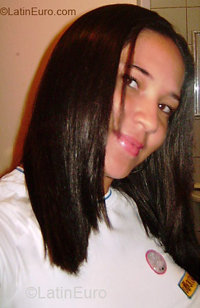 Date this nice looking Brazil girl Carmen from TERESINA B3071