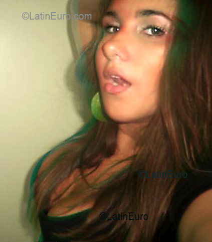Date this good-looking Brazil girl Rafaella from RIO DE JANEIRO B3198