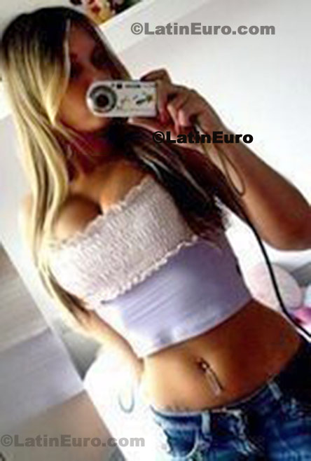 Date this pretty Brazil girl Karyna from Pederneiras B322
