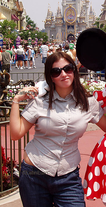 Date this nice looking Brazil girl Tiane from SAO PAULO B3227