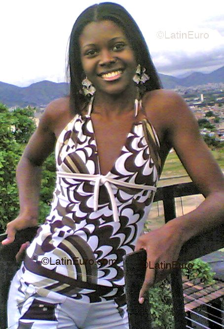 Date this voluptuous Brazil girl Marcela from RIO DE JANEIRO B3229