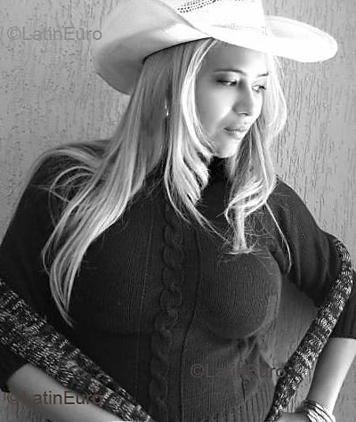 Date this hot Brazil girl Adriana from GOIANIA B3243