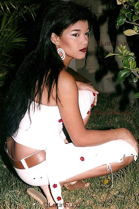 Date this pretty Brazil girl Kelma from CURITIBA B3370