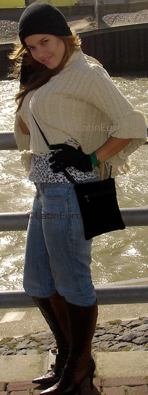 Date this nice looking Brazil girl Juliana from RIO DE JANEIRO B3386