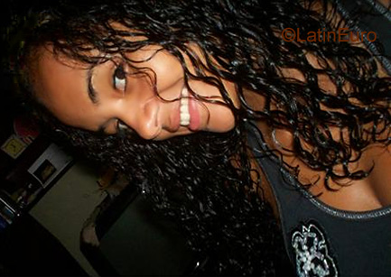 Date this charming Brazil girl Laura from PORTO ALEGRE B3670