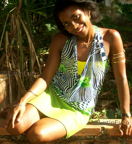 Date this good-looking Brazil girl Elyana from SALVADOR B2351