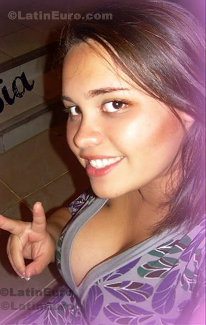 Date this foxy Brazil girl Ana from Belford Roxo B387