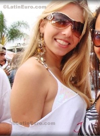 Date this tall Brazil girl Jesika from Florianopolis B48