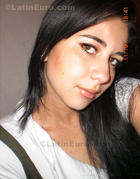 Date this hot Brazil girl Anna from Petrolina B481