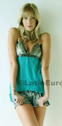 Date this nice looking Brazil girl Loirinha from Rio de Janeiro B485
