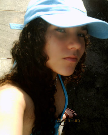 Date this fun Brazil girl Ariana from RIO DE JANEIRO B5100