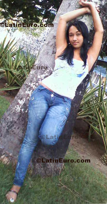 Date this beautiful Brazil girl Natacha from Maceio B579