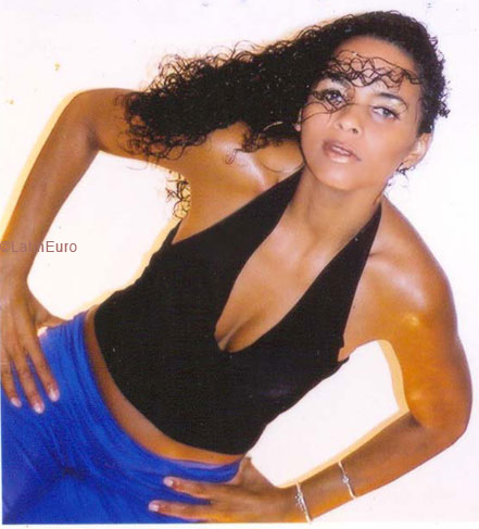 Date this nice looking Brazil girl Rita from SALVADOR B5974