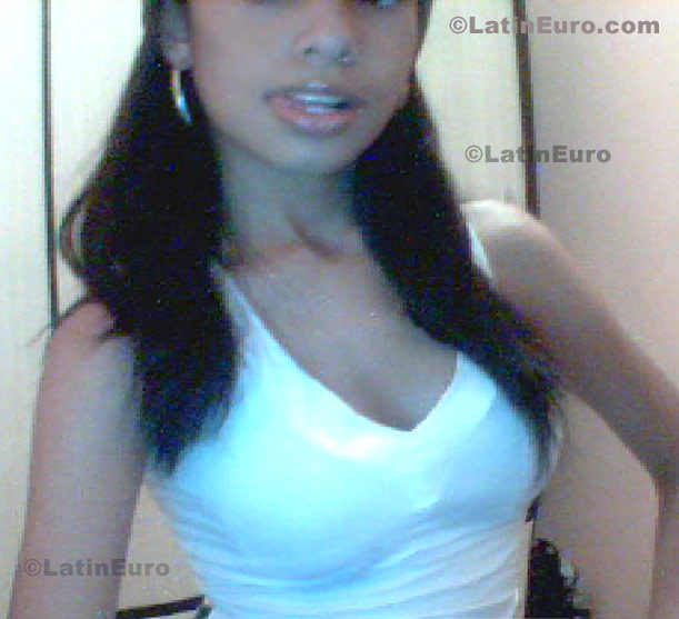 Date this attractive Brazil girl Debora from Orlandia B665