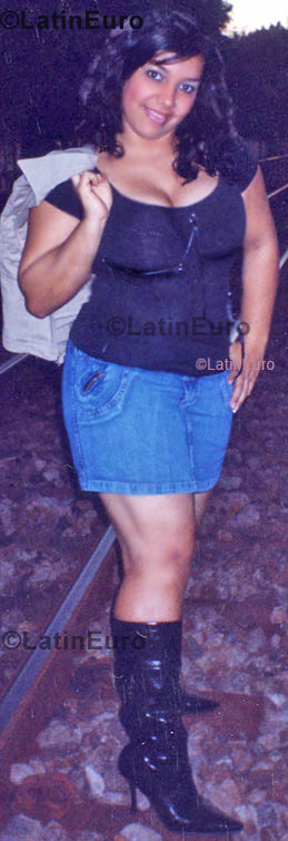 Date this voluptuous Brazil girl Aline from Governador Valadares B666