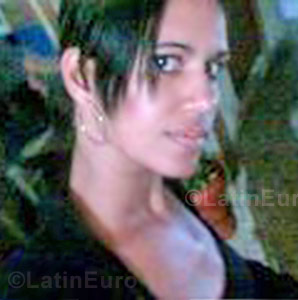 Date this lovely Brazil girl Debora from Salvador B678