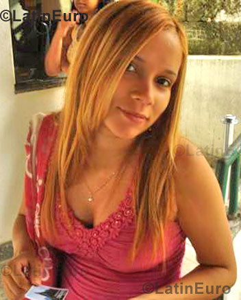 Date this pretty Brazil girl Aline from Nova Iguacu B804