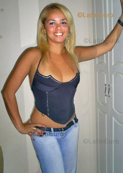 Date this nice looking Brazil girl Lyana from Rio de Janeiro B909