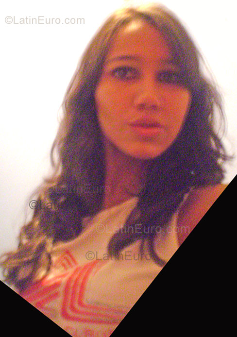 Date this cute Brazil girl Fernanda from Goiania B964