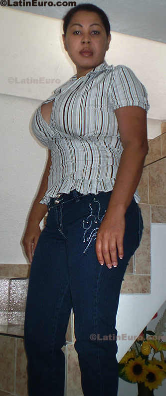 Date this athletic Colombia girl Ana from Cali C8335